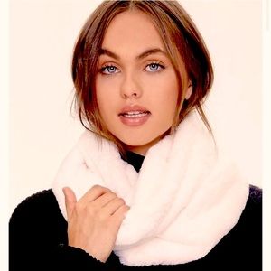 Forever 21 Plush Faux Fur Infinity Scarf Pink